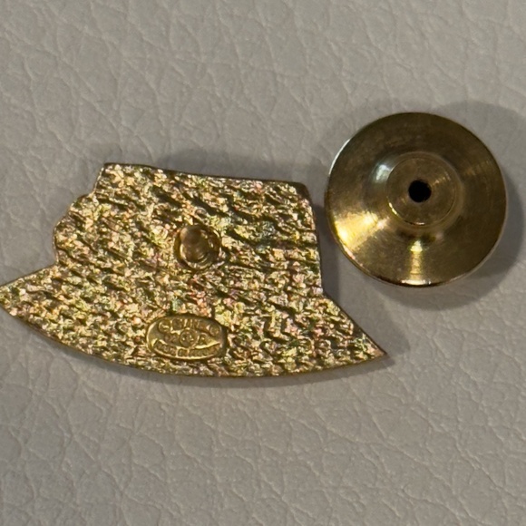 Vintage CHANEL 02A Hat Pearl Black Enamel & Gold Pin Brooch - Picture 6 of 10